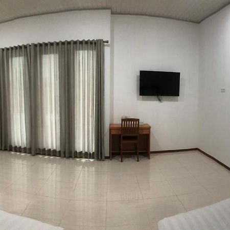 Aurora Hotel Siliwangi Cirebon Esterno foto